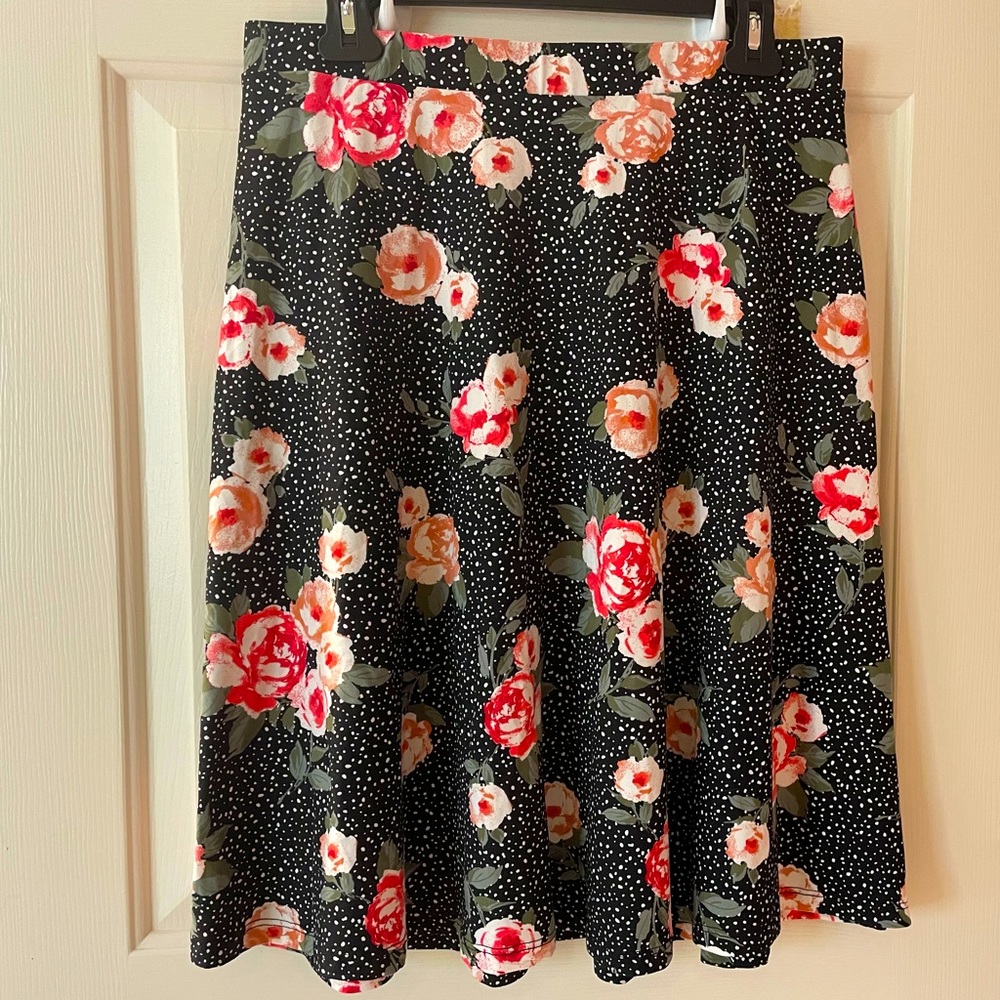 NWT never been worn Gilli sized large skirt